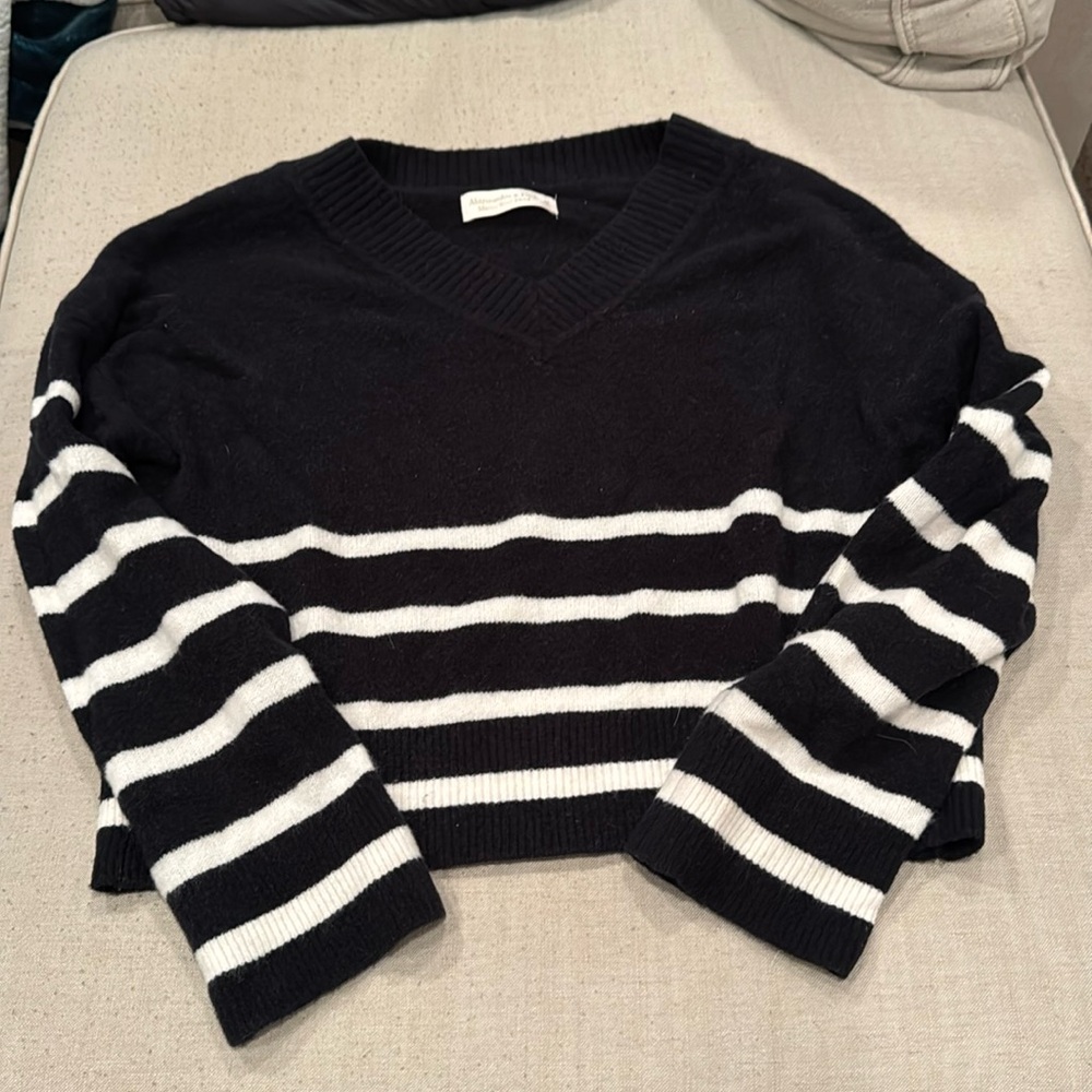 Abercrombie & Fitch crop Sweater